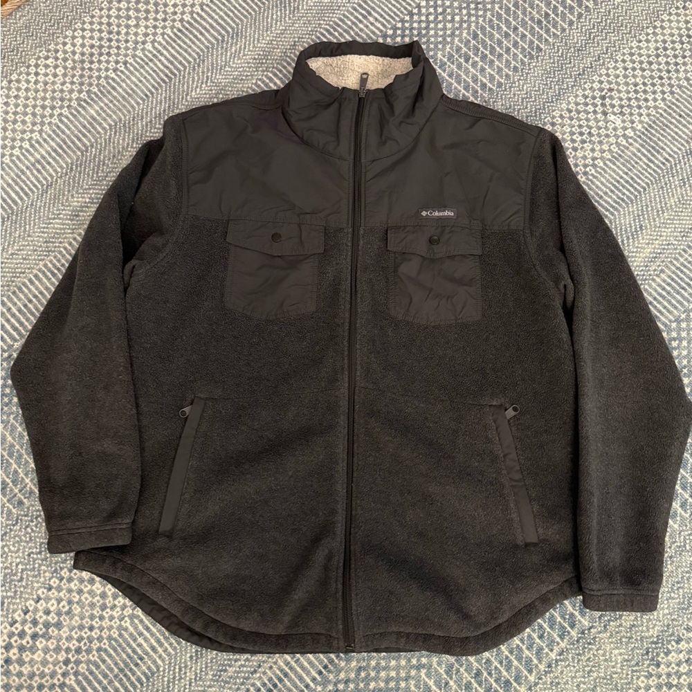 Columbia Men's Granite Mountain Fleece Jacket Grey Large
Two Zip  Hand Pockets